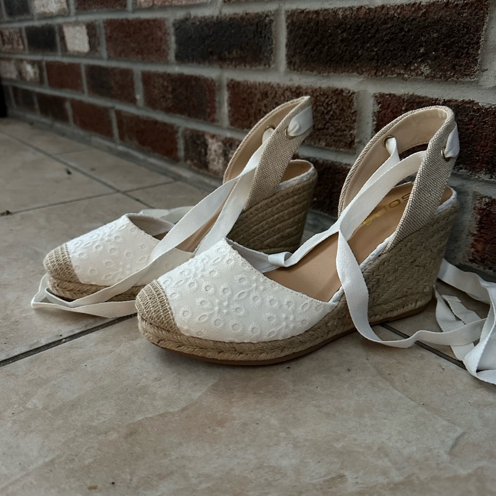 NEW- Women’s Size 6 Wedges/Flat Bundle - Picture 2 of 5